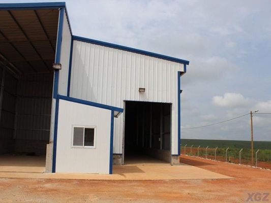 โครงสร้างสีเหล็ก Hanger อาคารอุตสาหกรรมคลังสินค้า Prefabricated