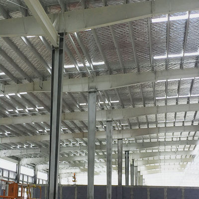 อาคารคลังสินค้าโลหะเหล็ก Prefab หนักเบาที่มีความทนทานต่อแผ่นดินไหวสูง