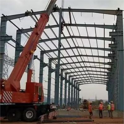 อาคารคลังสินค้าโลหะเหล็ก Prefab หนักเบาที่มีความทนทานต่อแผ่นดินไหวสูง