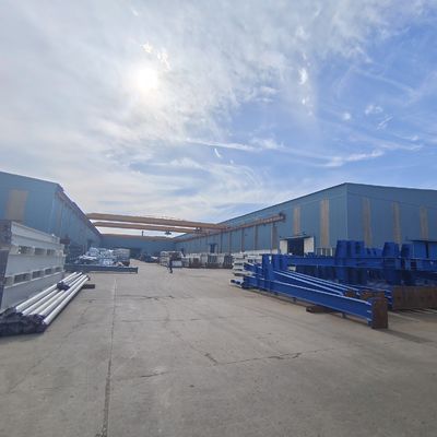 โรงงานสร้างโครงสร้างเหล็กหน้าต่าง PVC โรงงานสร้างโรงงานเหล็กตามสั่ง