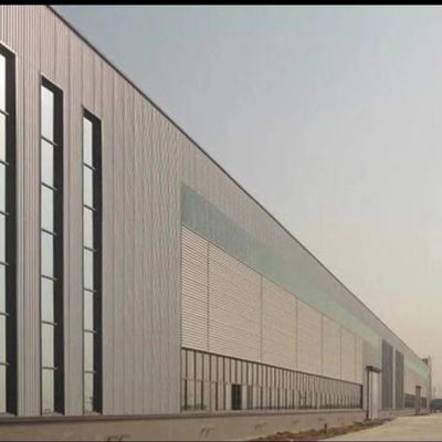 อาคารโรงงาน Prefab ที่ทันสมัย กรอบเหล็ก สะอาดต่อสิ่งแวดล้อม