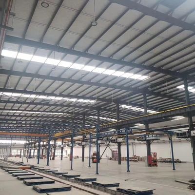 โรงงานโครงสร้างเหล็กอุตสาหกรรม Prefab โครงการก่อสร้าง Pre-Engineered สําหรับโกดัง
