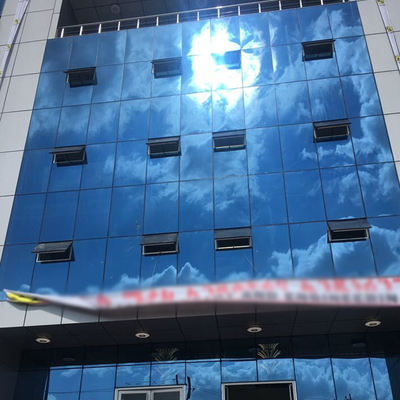 อาคารโรงงานเหล็ก 50 ปี พร้อมขอบกันตกสูง 2.3 เมตร และรับแรงลม 150 กม./ชม.