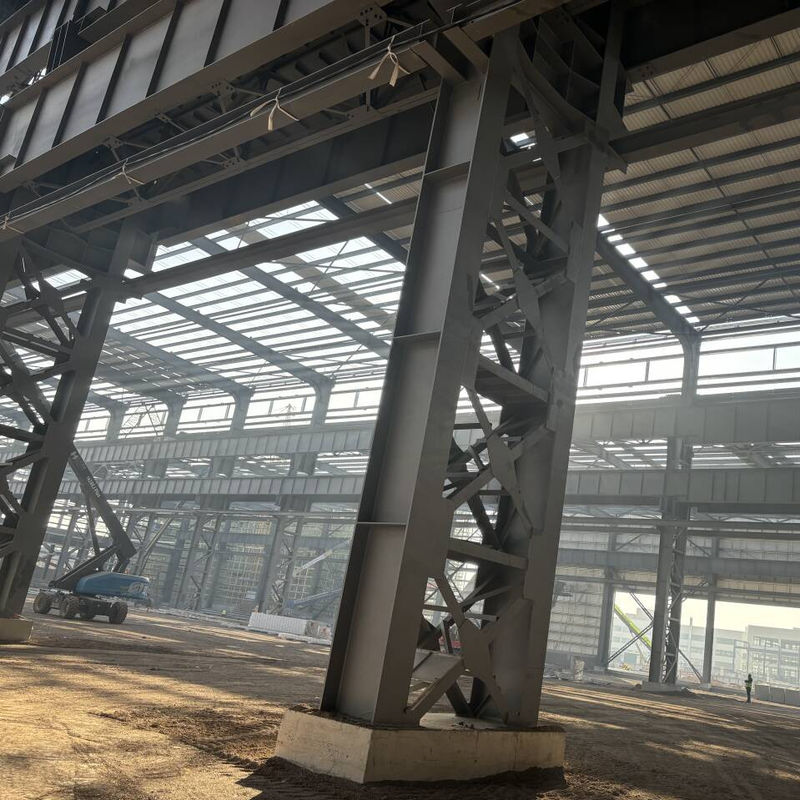 อาคารอาศัย บ้านเรือนเหล็ก Prefabricated Q355B วัสดุหลัก เวลาประกอบสั้นสําหรับการก่อสร้างที่รวดเร็ว